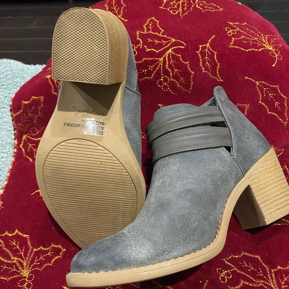 Qupid Gray Bootie size 6 women - Picture 5 of 9
